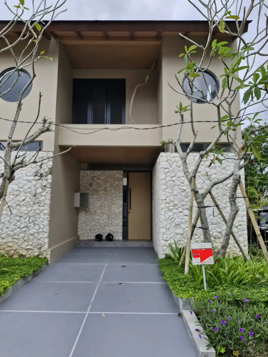 VILLA MODERN DALAM KOMPLEKS DI JIMBARAN DEKAT AYANA - Image 1 of 10