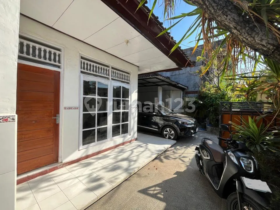 Turun Harga Rumah 5 Kamar Glogor Carik Denpasar Selatan - LT 225 MÂ², Jalan Lebar, Dekat Sunset Road - Image 1 of 4