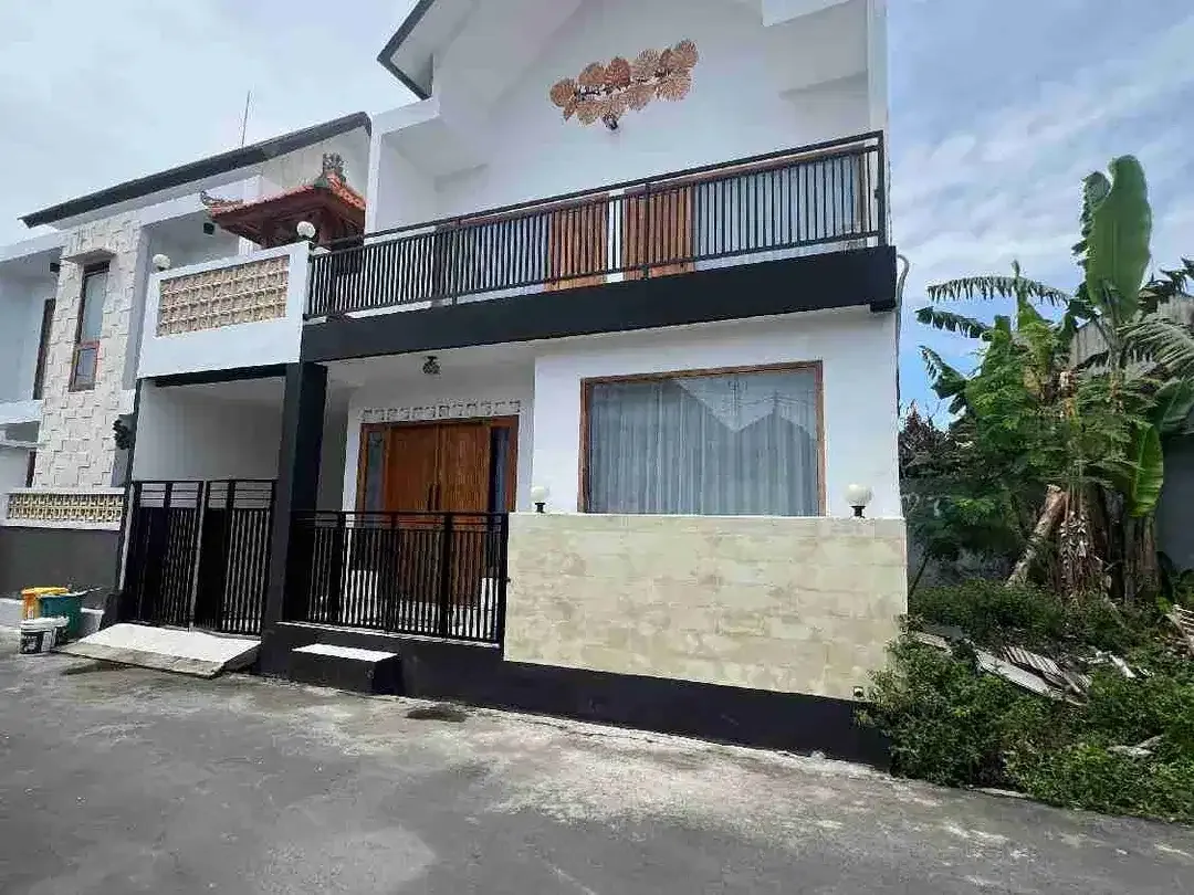 RUMAH MINIMALIST DI KAWASAN PERUMAHAN DENPASAR SELATAN - Image 1 of 10