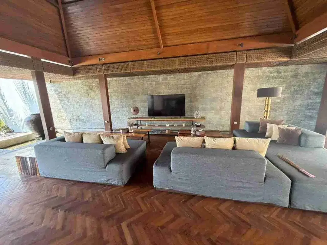 VILLA LANTAI II VIEW SAWAH DAN GUNUNG BARU HABIS RENOVASI DIJUAL HITUNG HARGA TANAH SAJA DI TUKA BABAKAN CANGGU BALI - Image 8 of 10