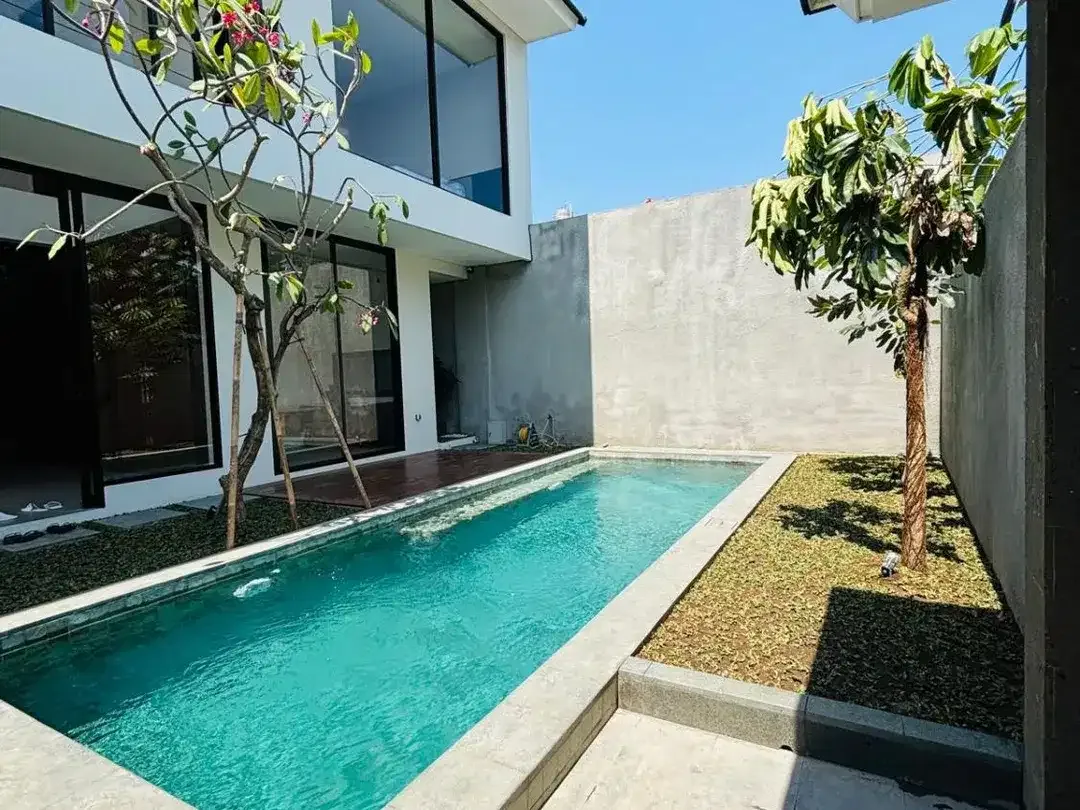 Dijual Villa Modern 2 Lantai Dengan 2 Kamar Tidur Di Area Umalas - Image 1 of 10