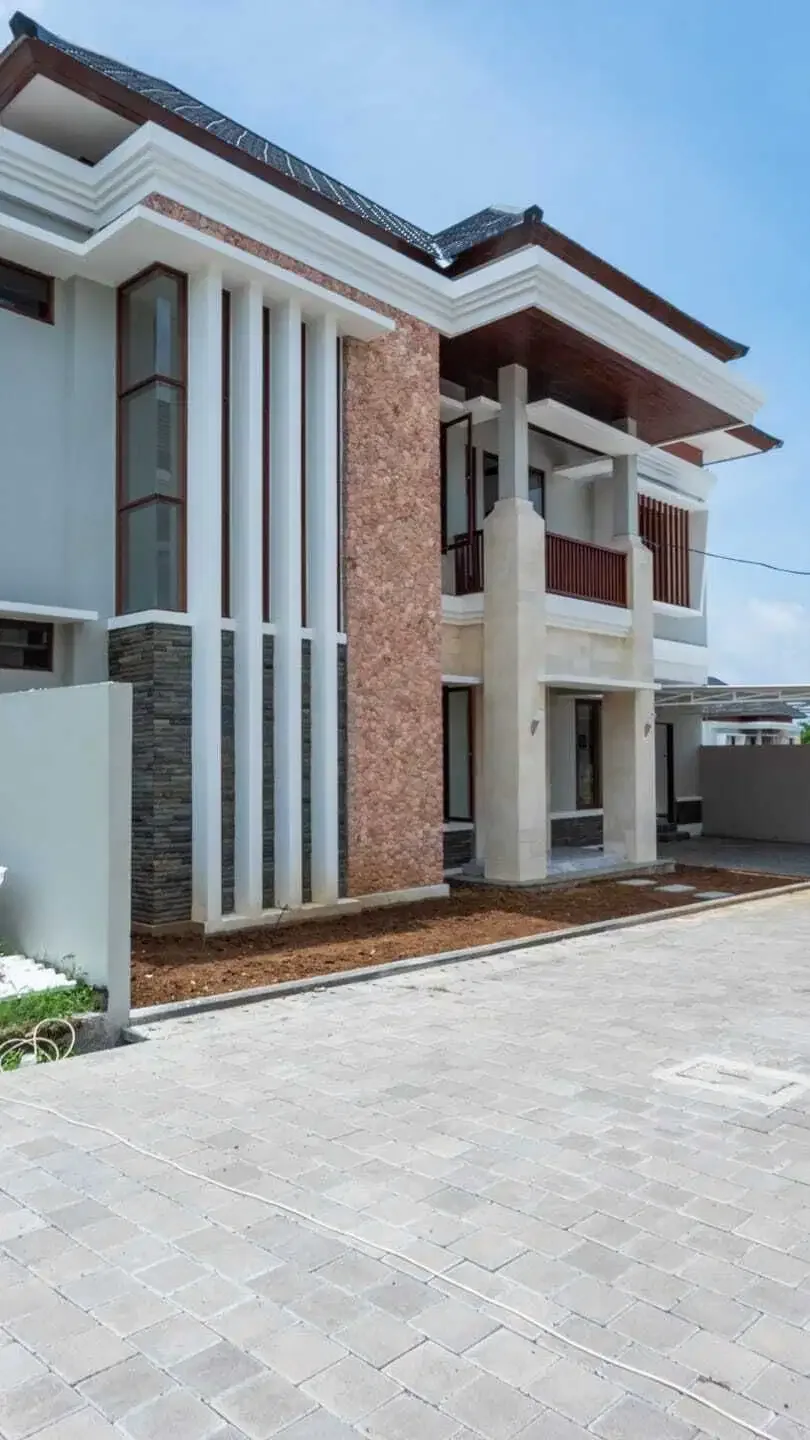 HUNIAN SEMI VILLA PRIVAT POOL 4BR LOKASI PREMIUM SANUR - Image 1 of 10