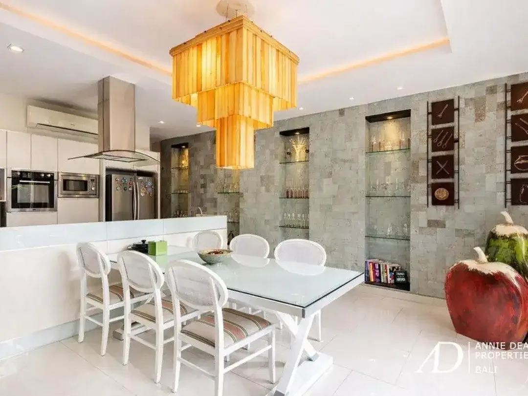 LEASEHOLD | PRIME SEMINYAK VILLA WITH PONDOK WISATA - 29 YEARS LEASE - Image 8 of 10