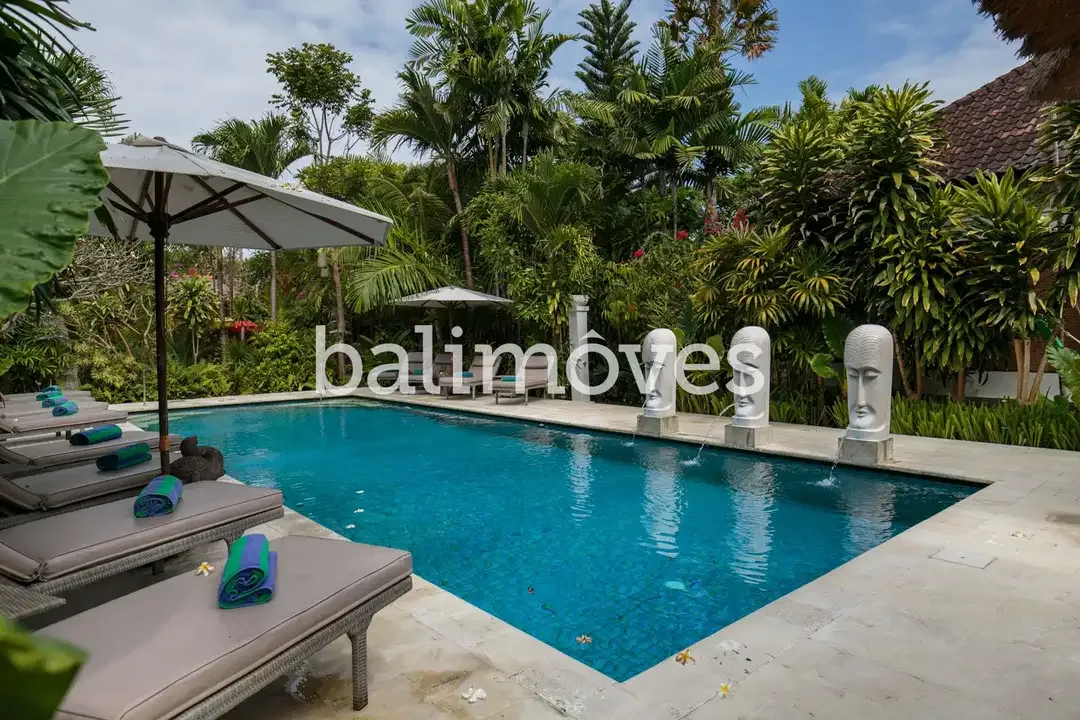 Dijual Homestay Mewah Lima Kamar Tidur di Tepi Pantai Sanur - Image 1 of 10