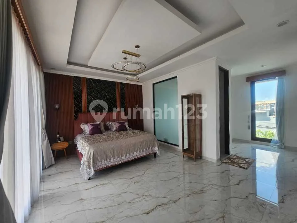 Dijual Rumah Mewah Style Villa Lantai 3 Lokasi Kerobokan - Image 2 of 4