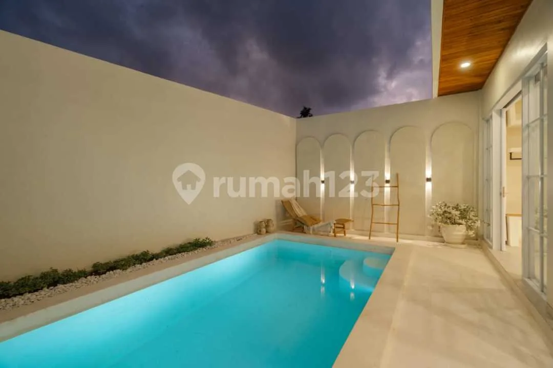 Villa Gaya Mediterranean Dekat Pantai Melasti dan Sidewalk Mall - Image 1 of 4