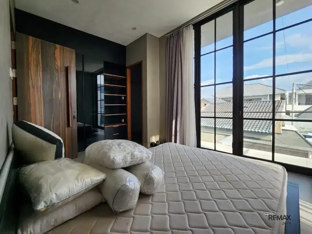 Rumah Eksklusif Full Furnished Dijual, di Kerobokan Kuta Area - Image 4 of 9