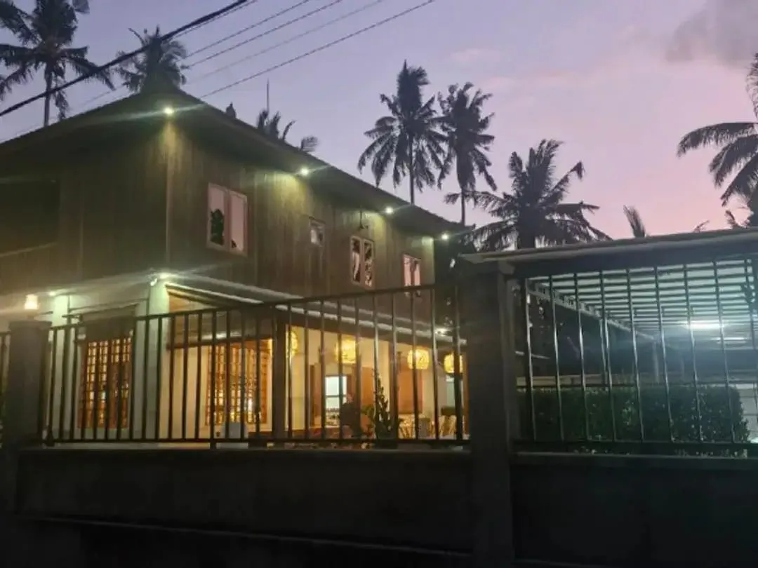 SUBLEASE BISTRO & A WOODEN HOUSE - PANTAI SABA GIANYAR - Image 2 of 10