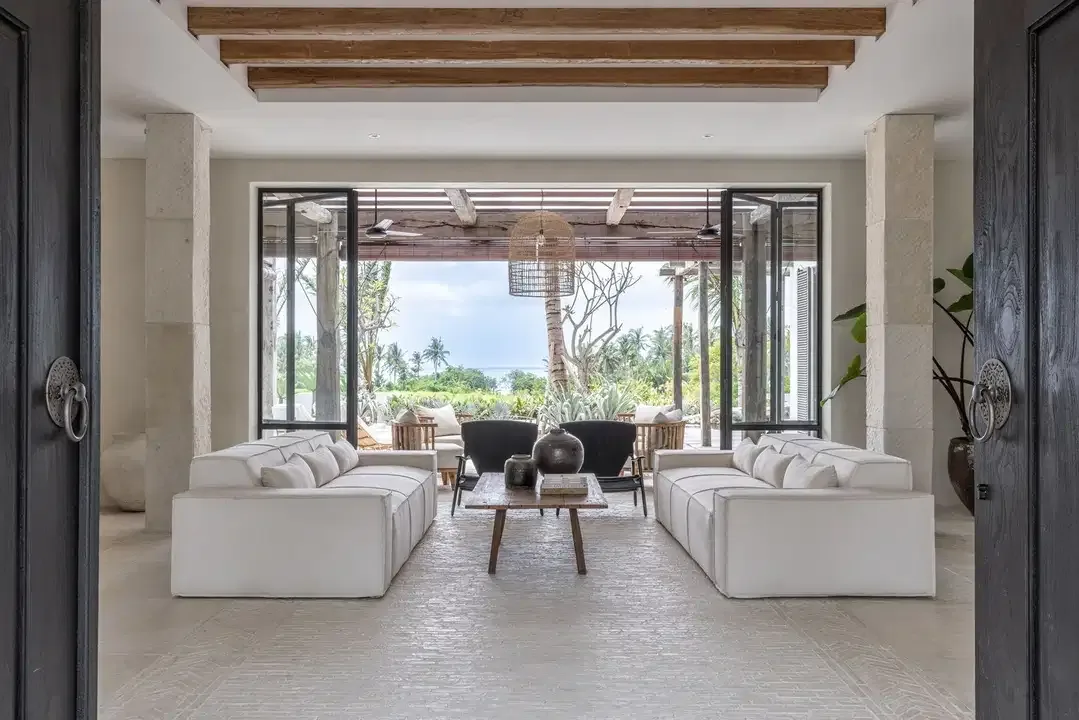 Luxurious 6 Bedroom Villa With Breathtaking Ocean View In Seseh - Image 8 of 10