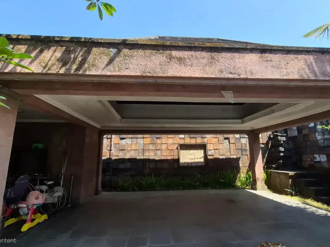 Freehold  - Balinese home with expansive 1,000 m² land in batu bulan with rice fields view, Bali - Image 2 of 10