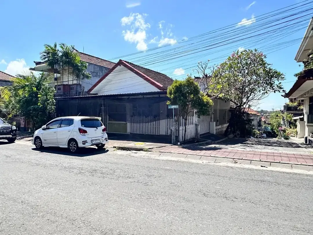 Rumah Strategis Kawasan PREMIUM Jl Siligita Nusa Dua - Image 1 of 10