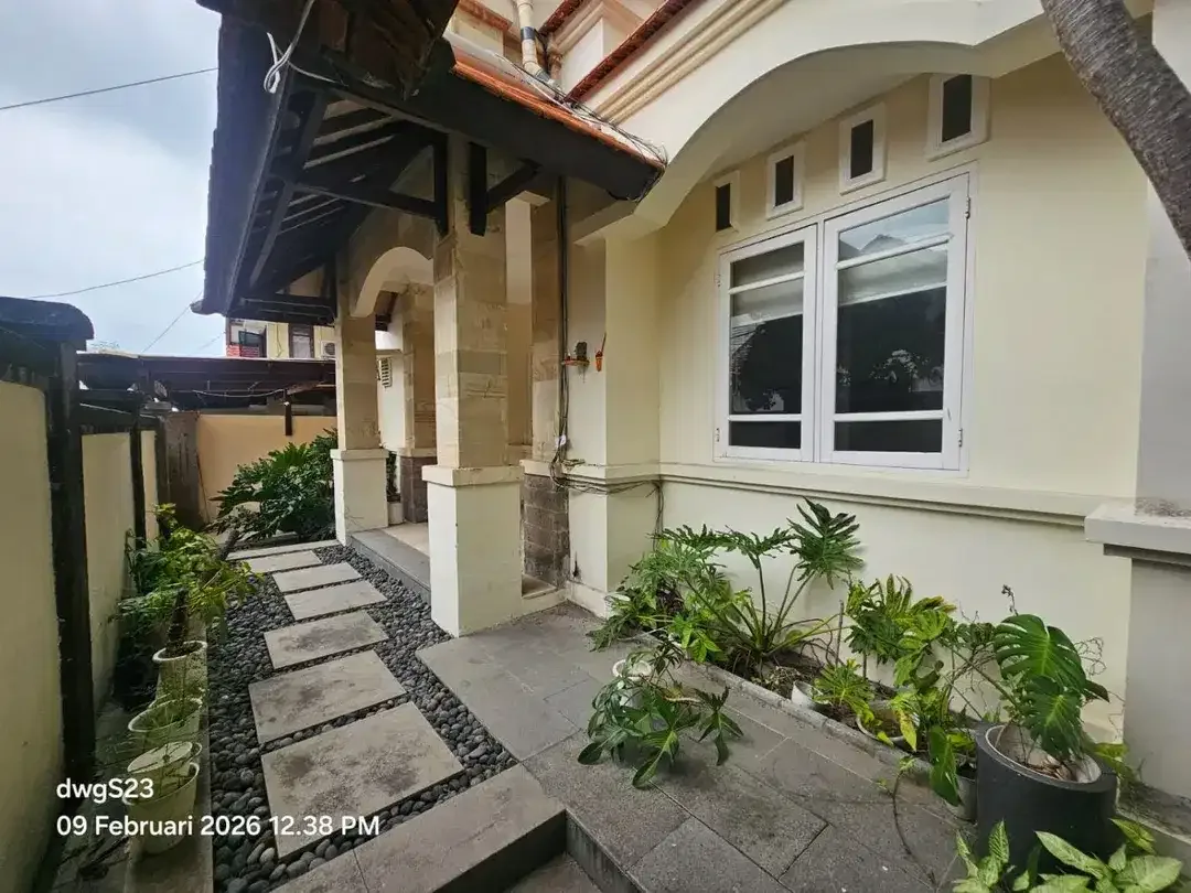 Dijual rumah semi villa lantai 2 lokasi semer dekat ke umalas kerobokan  One gate syestem - Image 1 of 10