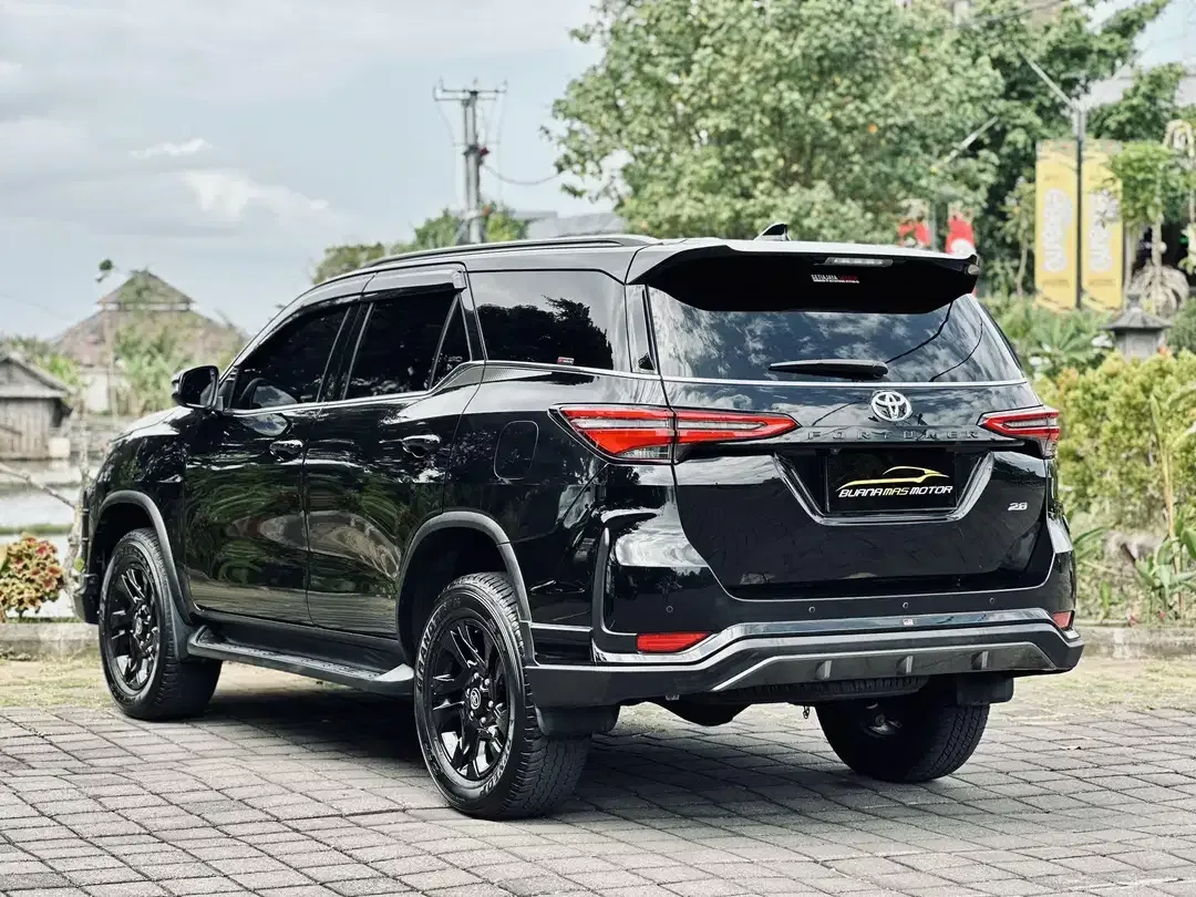 FORTUNER 2.8 GR TSS LEGENDER 2024 HITAM - Image 8 of 10
