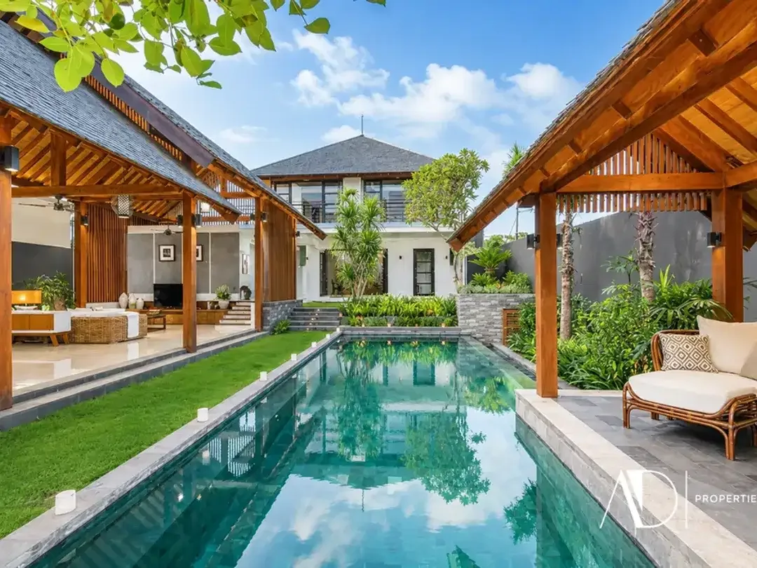 FREEHOLD | TROPICAL 4-BEDROOM LUXURY VILLA IN UMALAS - Image 1 of 10