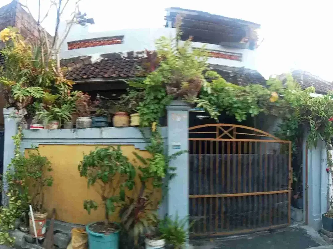 Di jual rumah second 1 setengah lantai berlokasi sangat strategis jalan aseman canggu deket brawa - Image 2 of 10
