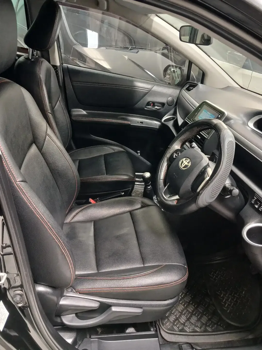 Toyota Sienta V 2017 Hitam metalik M/T 1.5cc - Image 3 of 8