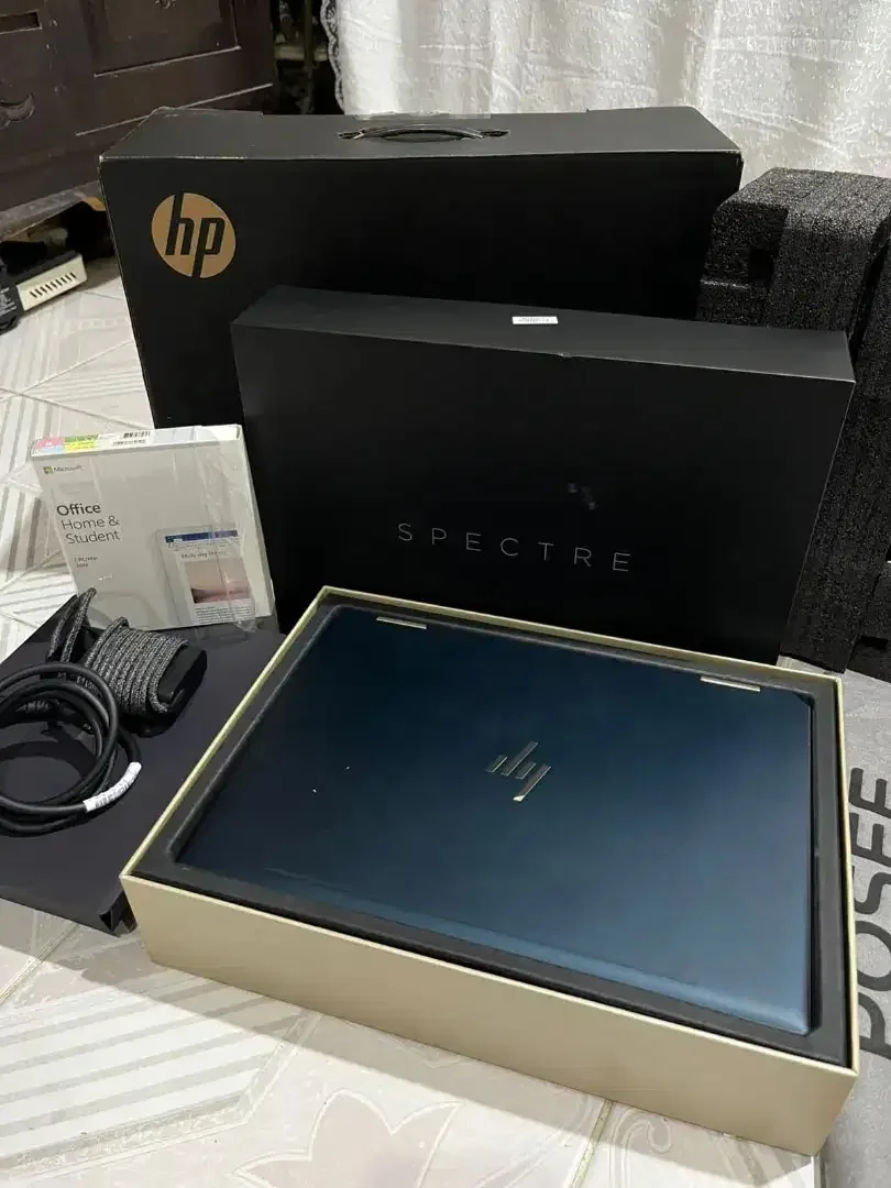 LAPTOP HP SPECTRE X360  i7-8565U fullset original resmi - Image 8 of 10