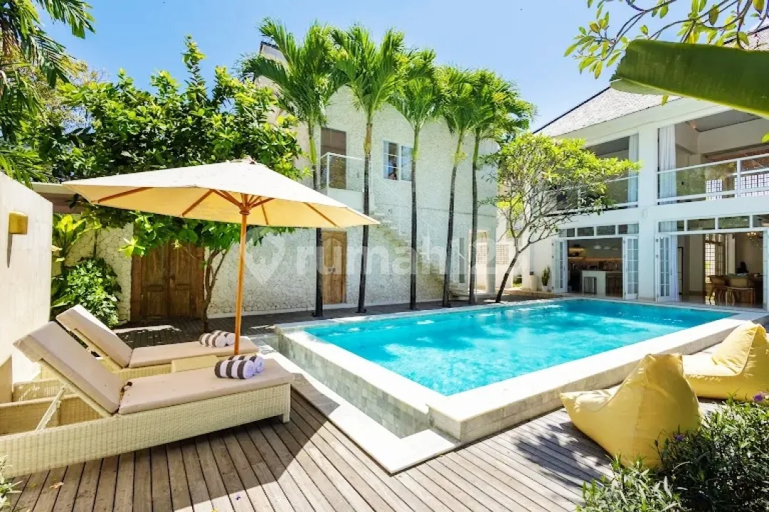 Villa Tropical Minimalis Style di Sanur Area ..450 Meter ke Warung Bellisimo , 3 Menit ke Rumah Sakit Bali Mandara dan 8 Menit ke Pantai Mertasari Sanur - Image 2 of 4