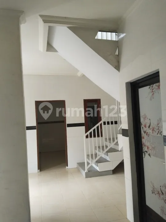 Disewakan Rumah 2 Lantai di Denpasar Selatan - Image 2 of 4