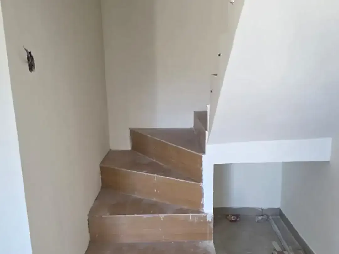 RUMAH BARU 2 LANTAI SIAP HUNI JL. GEMITIR KESIMAN DENPASAR BALI - Image 4 of 10