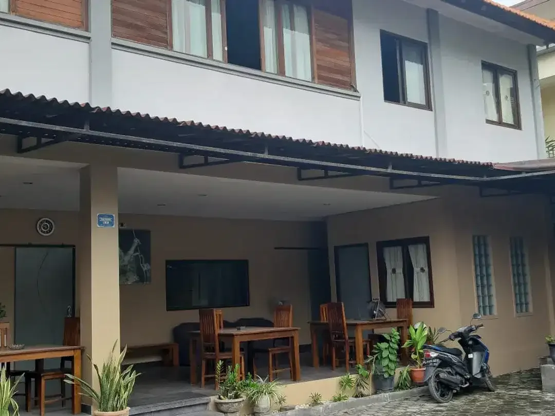 Rumah dan Tempat Usaha Studio Musik/Cafe di Jl Mahendradata, Denpasar - Image 7 of 10