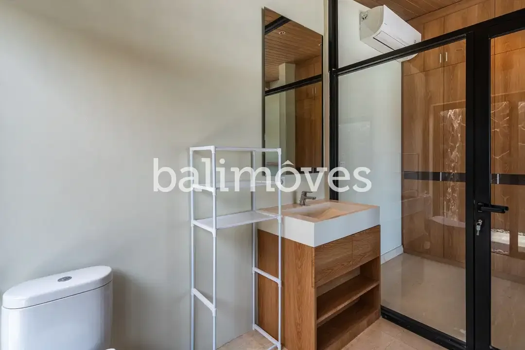 Vila Baru Dengan Luas 1000m2 Empat Kamar Tidur Di Tepi Pantai Sanur - Image 7 of 10