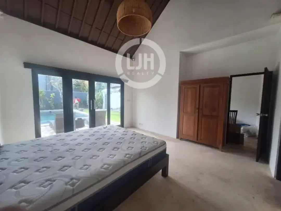 3 Bedroom Villa at Tibubeneng, Canggu, Furnished, Spacious Garden, Walking Distance to Batu Belig Beach - Image 5 of 6