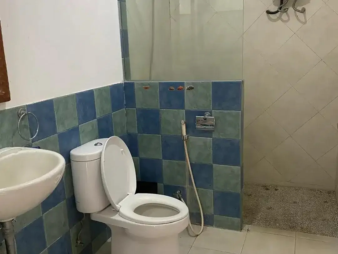 FOR RENT HUNIAN BIG GARDEN 3BR LOKASI SUPER STARTEGIS DI RENON - Image 3 of 10