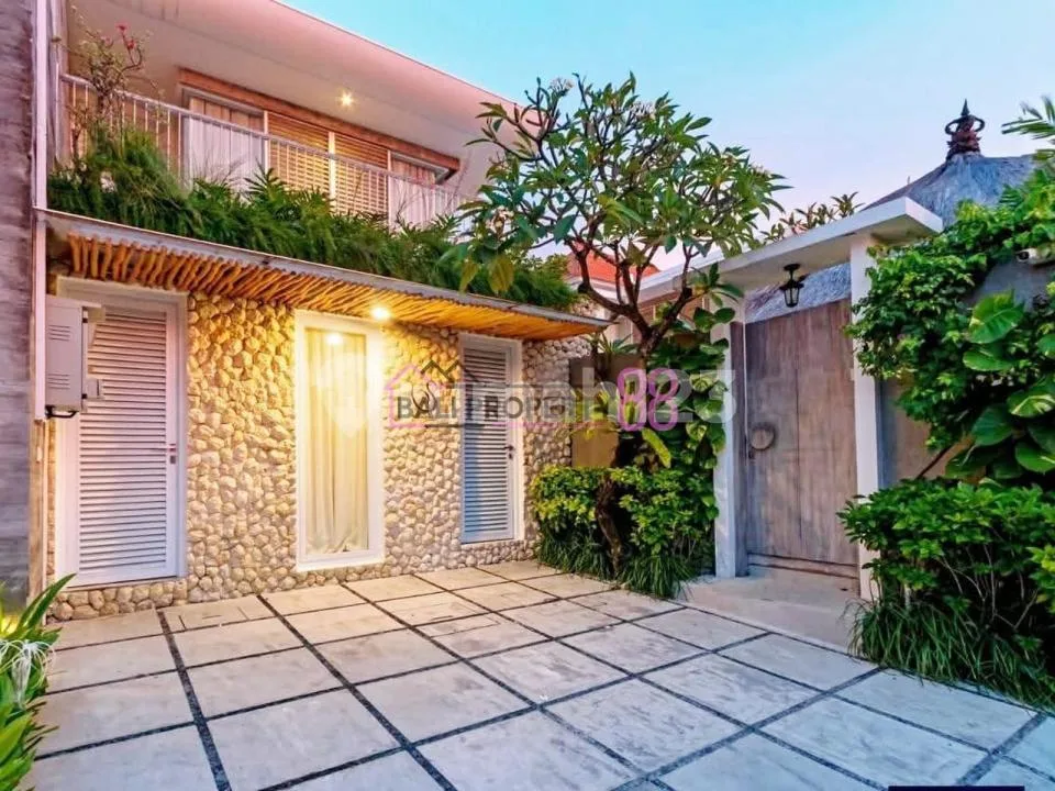 Villa Minimalis Modern dengan Kolam Renang Pribadi di Lokasi Premium Seminyak - Image 2 of 4