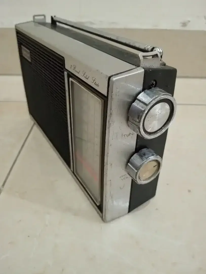 Radio kuno usia 70 tahun - Image 2 of 5