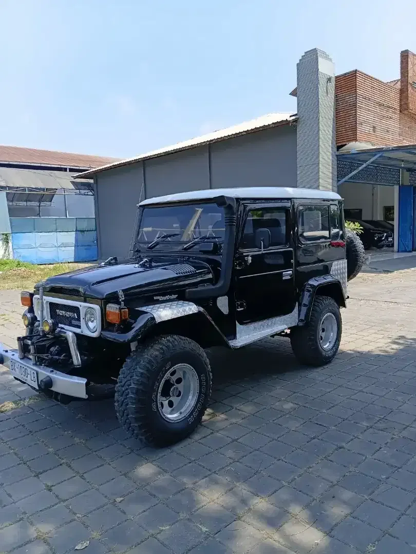 Toyota LandCruiser Hardtop Mesin 3B 4x4 Diesel BJ40 1983 Hitam - Image 2 of 10