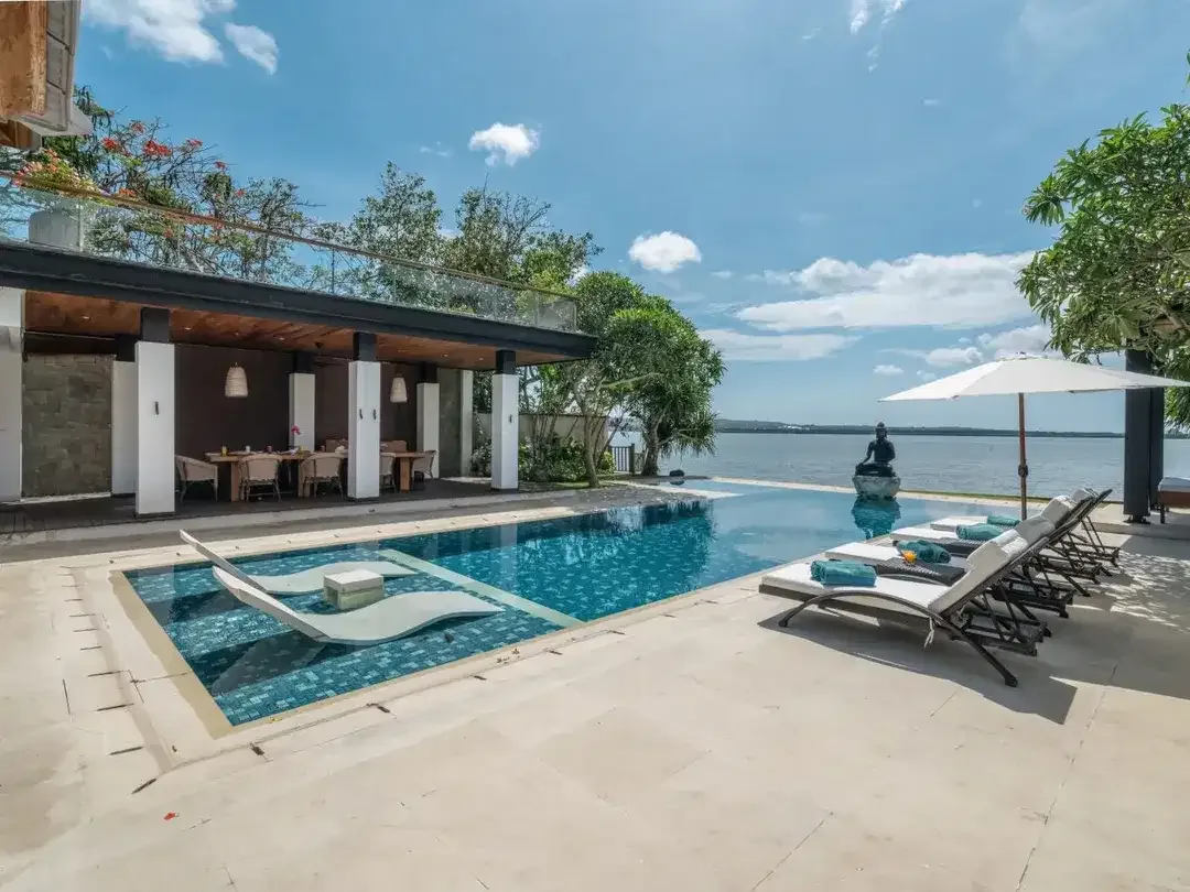 Dijual Cepat dan Disewakan Villa 2 Lantai Exclusive Hadap Pantai Pinggir Laut, Lokasi Strategis Wisata Badung Bali - Image 10 of 10