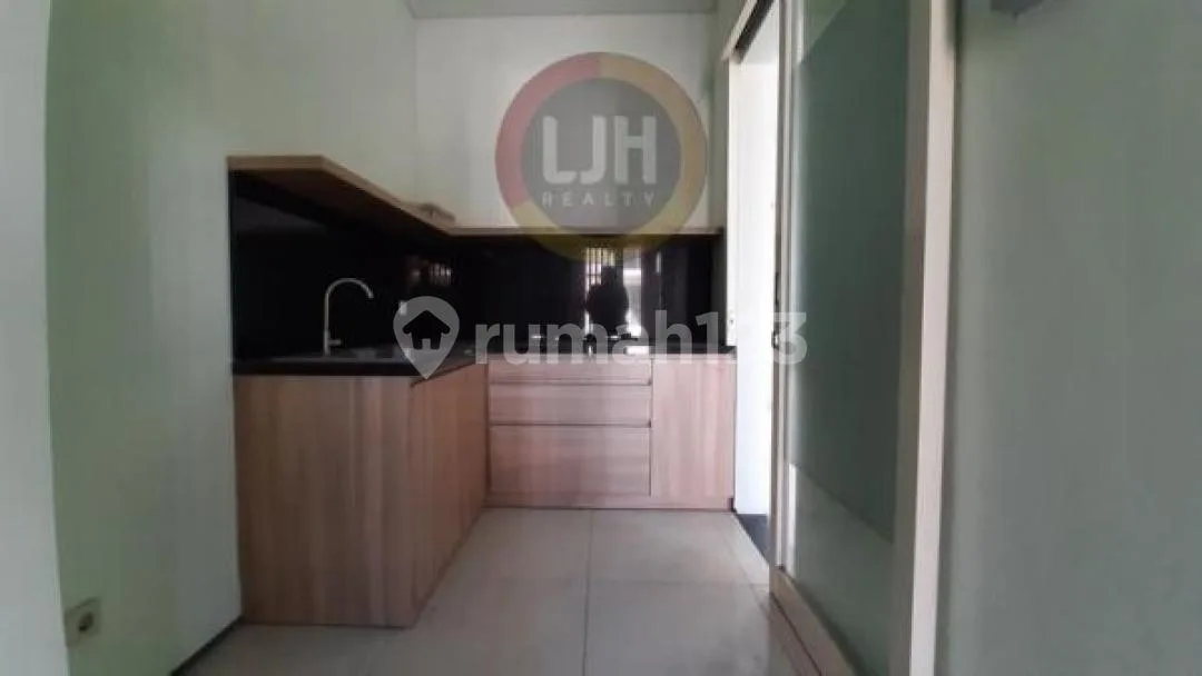 2 Storey Beautiful And Minimalist House With 3 Bedrooms. Close To Mall Bali Galeria And Airport Ngurah Rai - Image 3 of 4