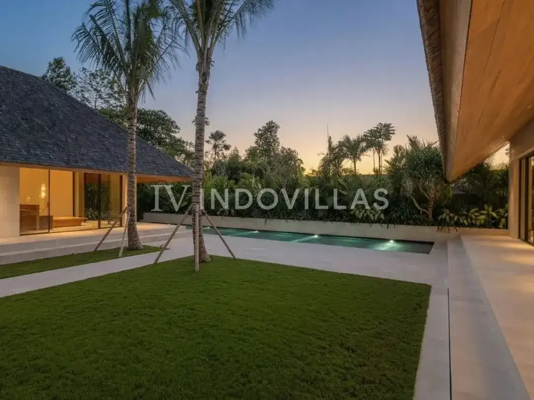 Villa Mewah 5 Kamar Tidur Siap Huni di Pererenan Bali Dekat Pantai - Image 6 of 10