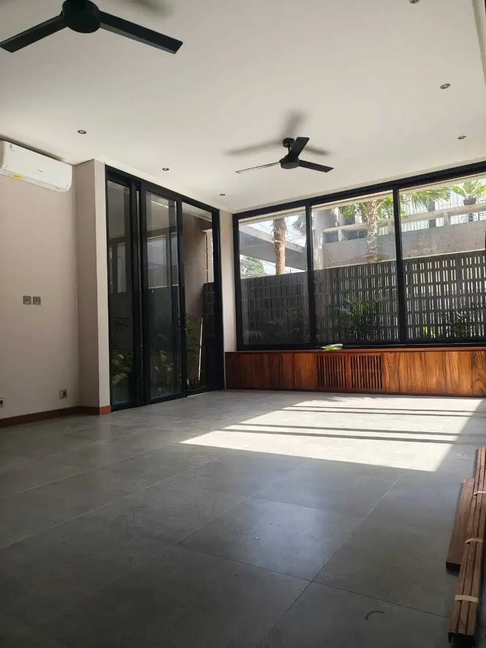 FOR RENT HUNIAN SEMI VILLA 2BR BARU SUPER STARTEGIS DEKAT SANUR - Image 1 of 10