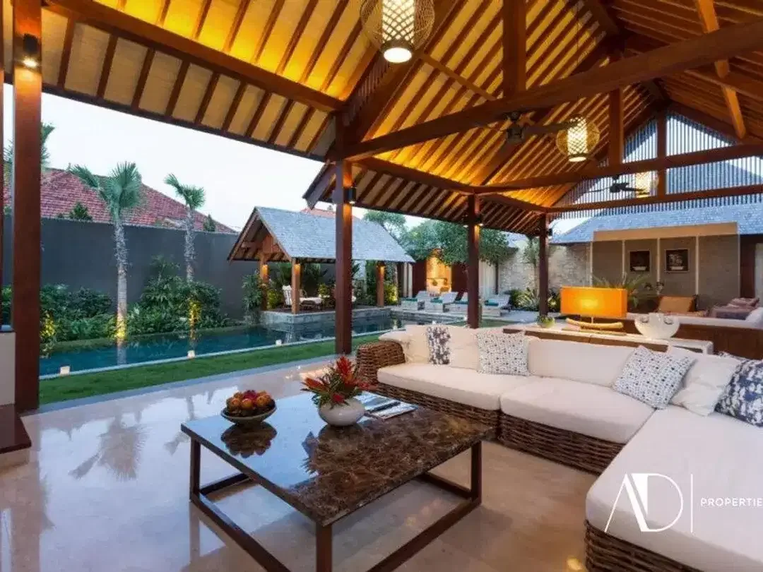 FREEHOLD | TROPICAL 4-BEDROOM LUXURY VILLA IN UMALAS - Image 10 of 10
