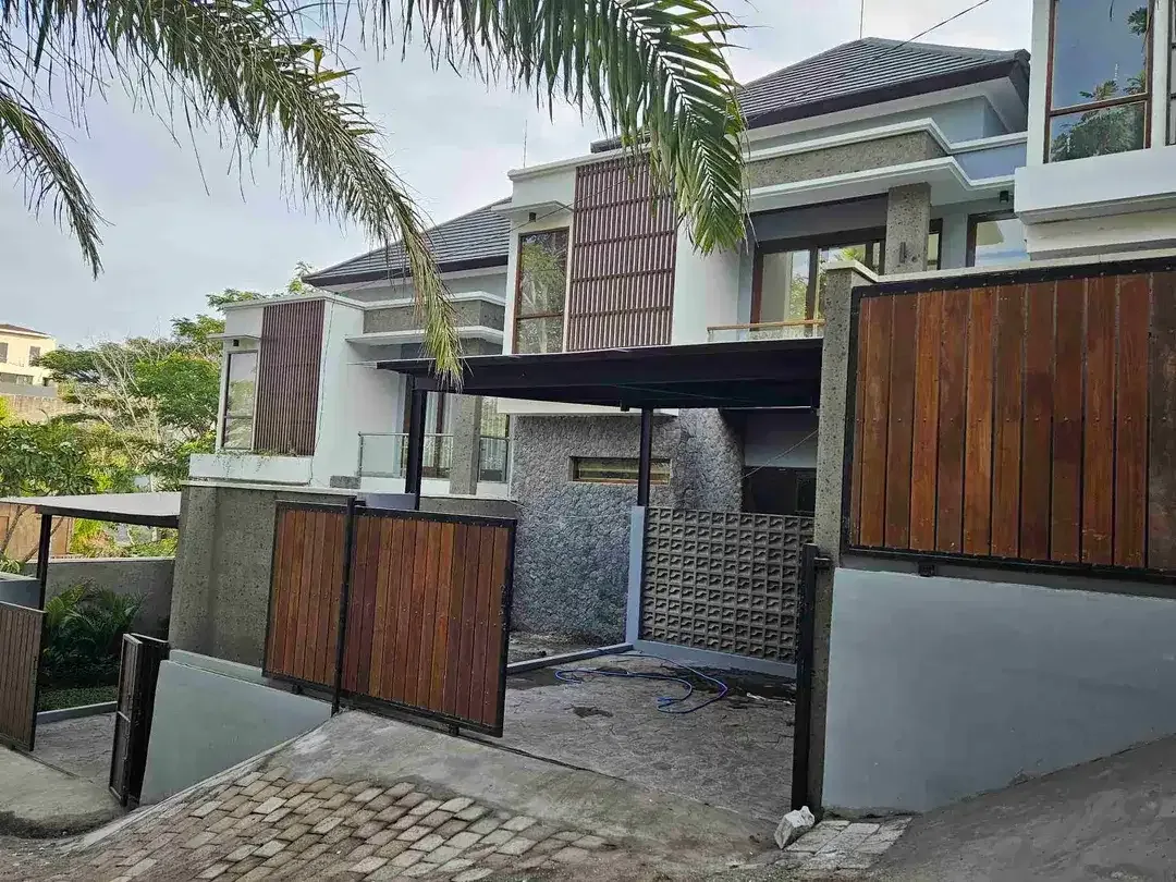 VILLA RESIDENCE SIAP HUNI, FULLY FURNISHED, LOKASI KAWASAN ELIT - Image 2 of 10