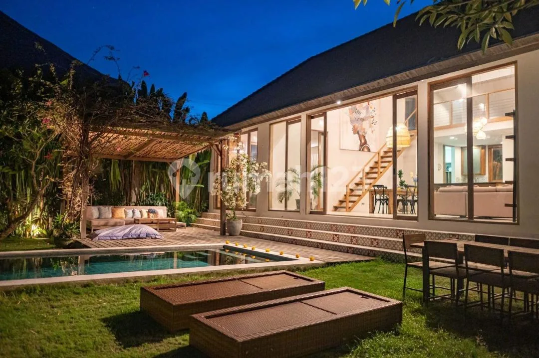 Villa 5 Kamar Taman Luas Berawa Canggu #8438 - Image 3 of 4