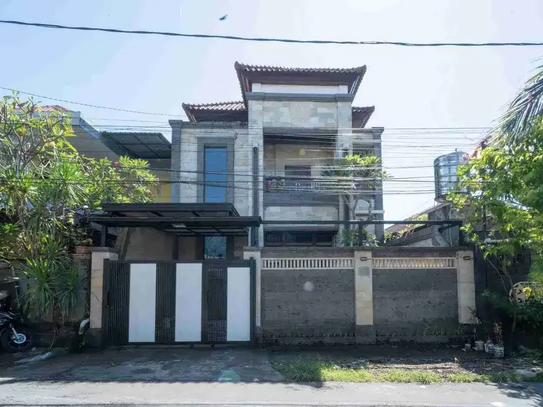 RUMAH NYAMAN DAN STRATEGIS DI RENON - Image 1 of 10