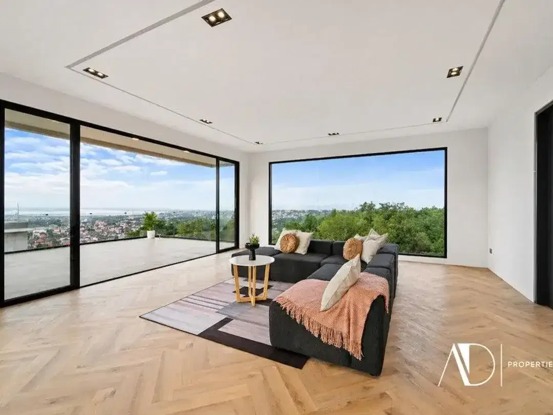 FREEHOLD | 6-BEDROOM VILLA WITH PANORAMIC OCEAN VIEWS IN JIMBARAN - Image 8 of 10