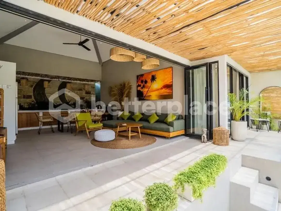Charming and Modern 3 Bedroom Villa in Kerobokan Area - Image 3 of 10