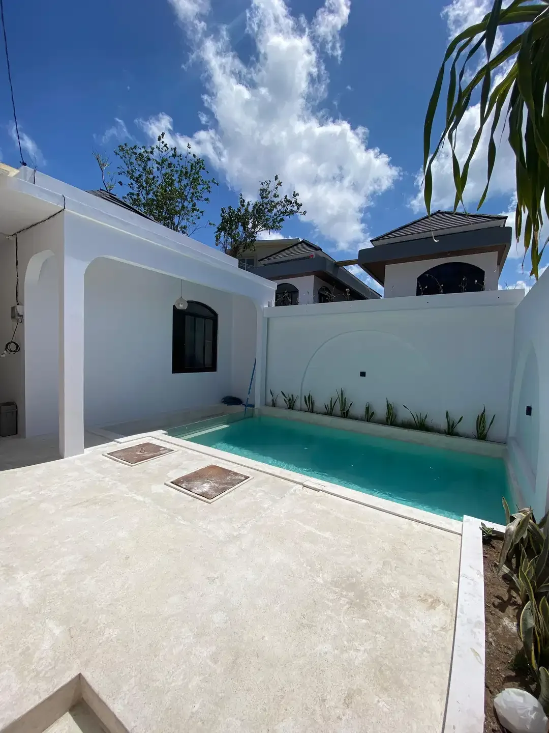 Ready New Villa bergaya Mediteranian ala Santorini di Cluster Elit - Image 1 of 10
