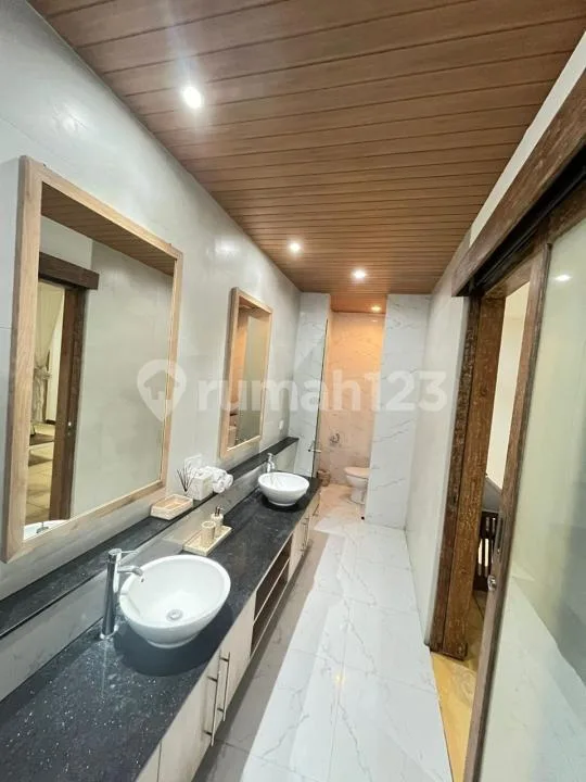 Yearly Rental Beautiful Villa At Strategic Location In Seminyak - Image 4 of 4