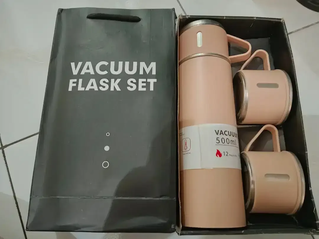 60rb SEPAKET(BARU)Termos Sultan Vacuum Flask Set 500ml Free 3cangkir - Image 1 of 5