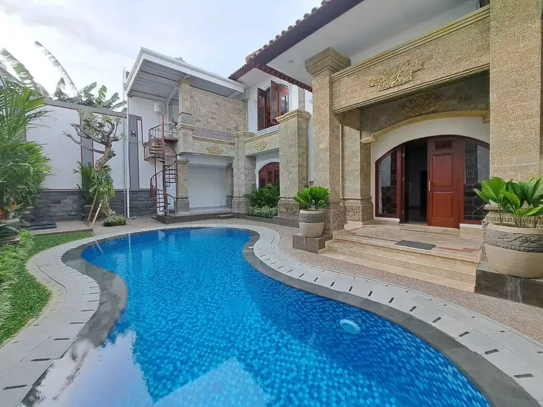 Rumah Sangat Mewah Luxury Semi Furnished Lokasi Premium Renon - Image 8 of 10