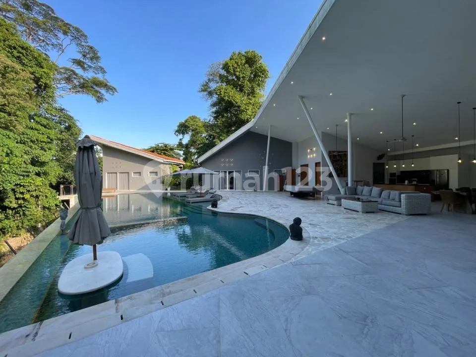 Villa Mewah Disewakan 3 KT Siap Huni Dekat Canggu di Kerobokan Bali - Image 2 of 4