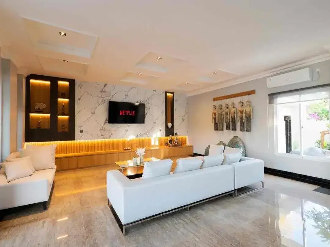 LUXURIOUS 3-STOREY FREEHOLD VILLA WITH POOL & BALCONY – JIMBARAN, BALI - Image 3 of 10