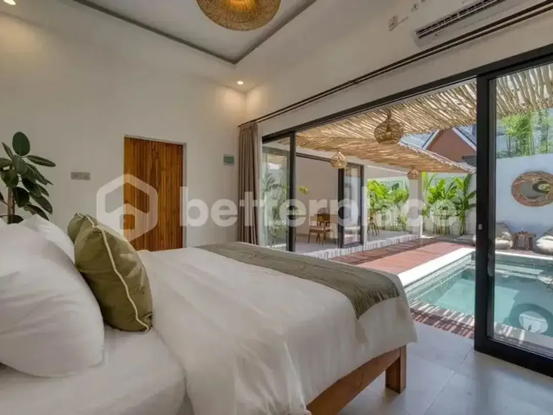 A Rare Turnkey Investment in Central Seminyak – Stunning Leasehold Tropical 2-Bed Villa Combining Traditional Balinese Architecture with Modern Lifest - Image 8 of 10
