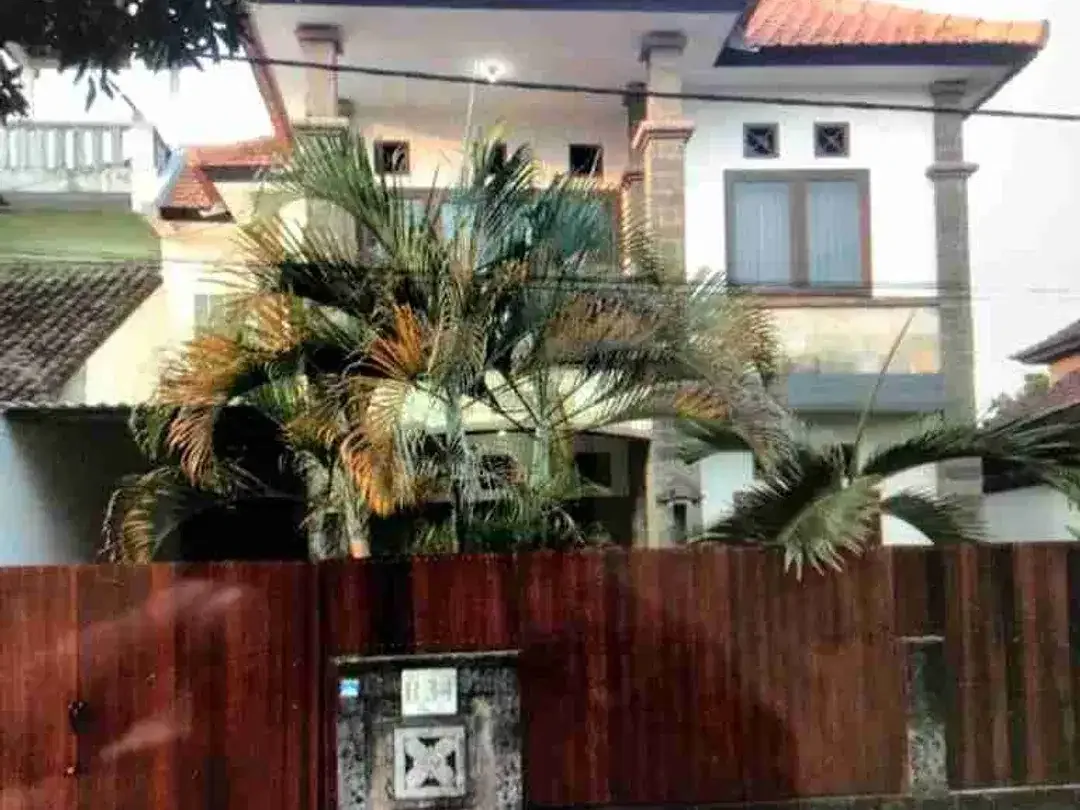 Di jual rumah lantai II di perumahan Wisma Nusa Permai Benoa kampial Kuta Selatan Badung Bali - Image 1 of 10