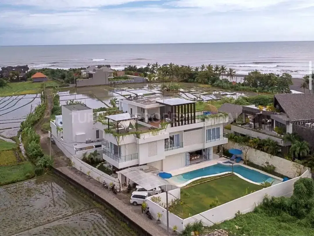 Brand New Villa Walking Distance to the Beach! - Image 2 of 10
